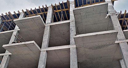 Будівництво монолітних стін та підлог, монтаж перекриттів.